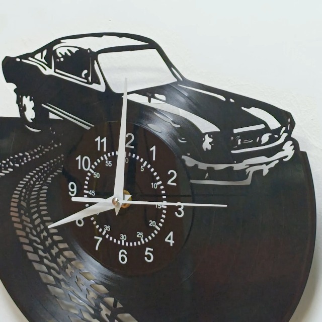 カローラの掛け時計 Amazon.com: TIMEGLOW Retro Car Wall Clock, 12 Inch 7 Colors